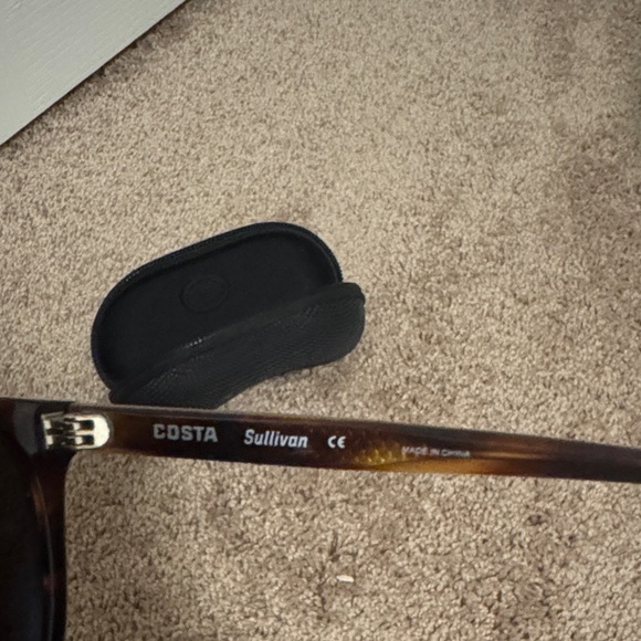 Costa Tortoise and Black Sunglasses - Picture 3 of 3